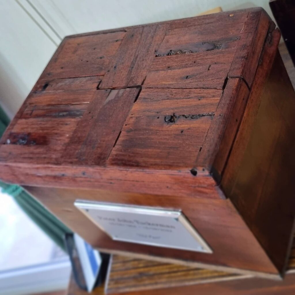 wooden-urn